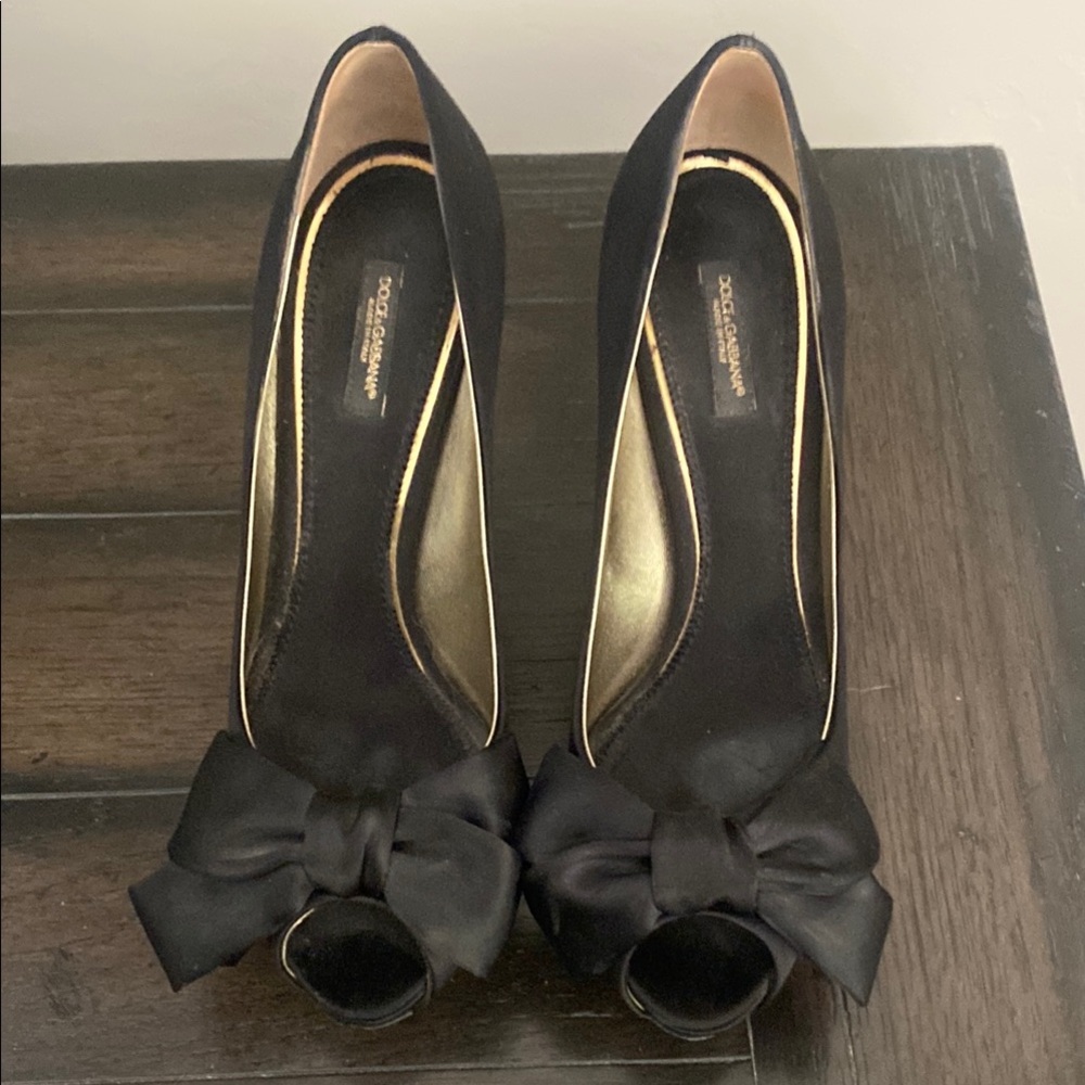 Dolce & Gabbana Black Heels with Elegant Bow